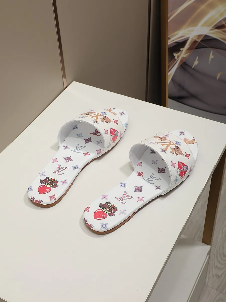 👟👟Ex-factory price 320👟👟 LV’s new flat-low flip-flops, 5D printed jade rabbit pattern, cowhide surface and sheepskin lining, genuine leather bottom imported from Italy, size 35-41